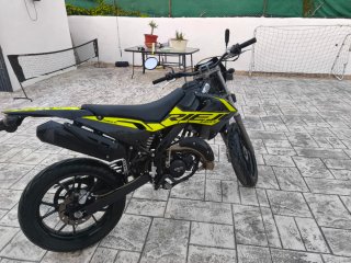 Moto Rieju MRT 50cc Enduro Negra y Amarilla