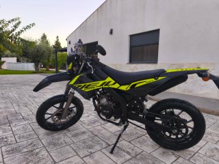 Moto Rieju MRT 50cc Enduro Negra y Amarilla