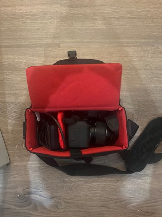 Cámara Canon + Funda + Trípode