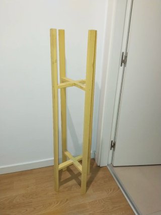 Estante para plantas de madera