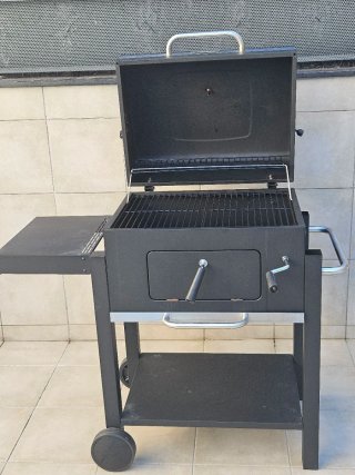 Barbacoa Negra con Ruedas