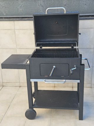 Barbacoa Negra con Ruedas