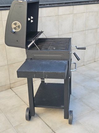 Barbacoa Negra con Ruedas