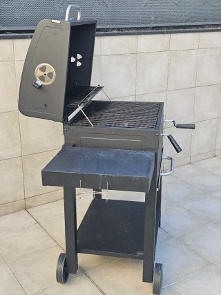 Barbacoa Negra con Ruedas