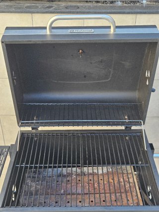 Barbacoa Negra con Ruedas