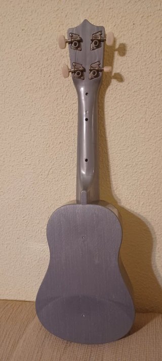 Ukelele plateado