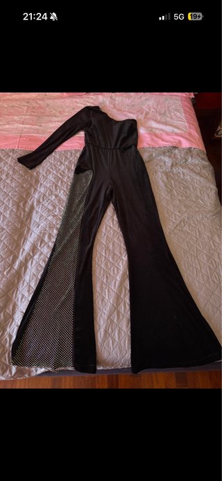 Tuta elegante con strass su una gamba