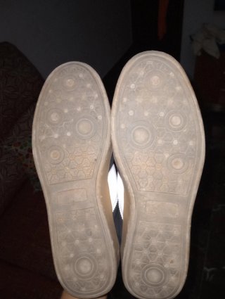 Zapatillas Dunlop Negras y Blancas.