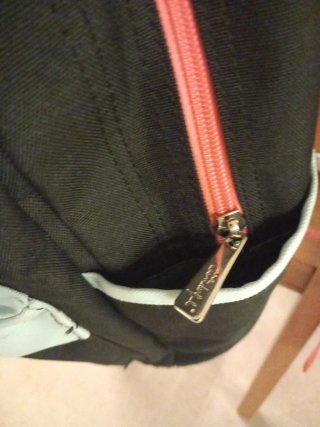 Mochila Mr. Wonderful negra con parches