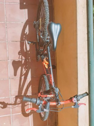Bicicleta Montaña B'TWIN Negra y Roja