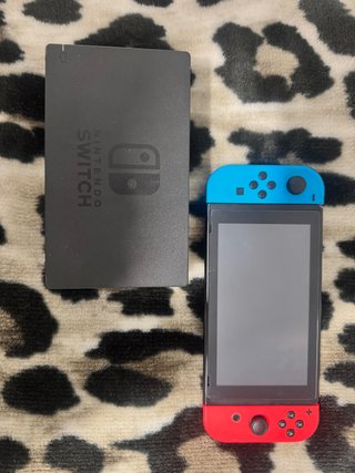 Nintendo Switch 1 V2 con Joy-Con Azul/Rojo + Dock