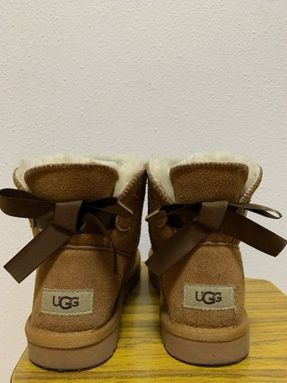 Stivali UGG Marroni con Fiocchi
