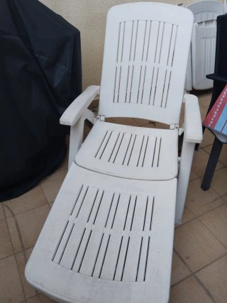 2 Tumbonas de plástico