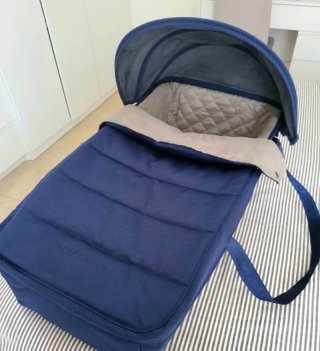 Capazo Maclaren azul