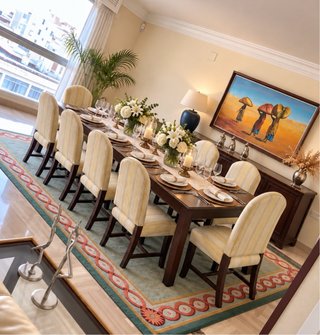 Mesa de comedor con 10 sillas