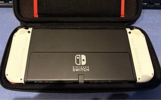 Nintendo Switch OLED con accessori e giochi