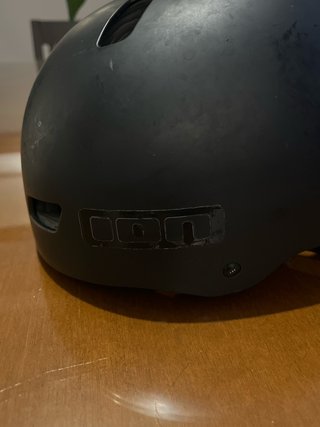 Casco para deportes acuáticos y monopatin Ion