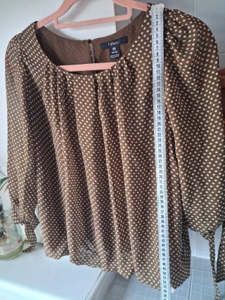 Camisa de lunares marrón