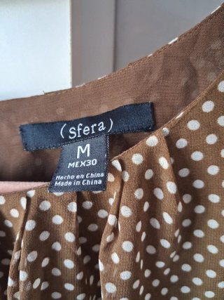 Camisa de lunares marrón