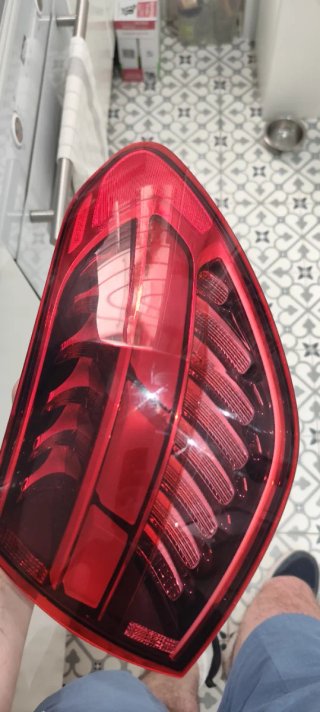 Piloto trasero Mercedes W206