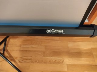 Pantalla Proyector Marca  Comet Trípode