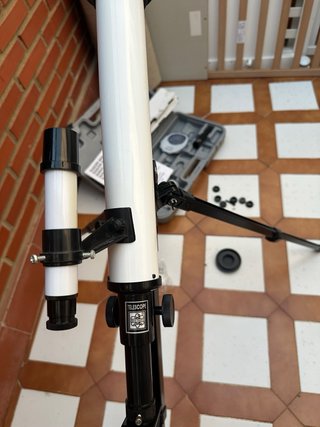 Telescopio con trípode y maletín
