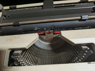 Máquina de escribir Olivetti Lettera 42 + Maletín