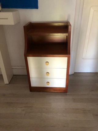 Mesita de noche madera y blanco