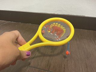 Raqueta de plástico y lámina para colorear