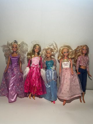 Lote 5 Muñecas, 4 Barbie y 1 Steffi Love