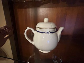 Tetera de porcelana blanca y azul San Claudio