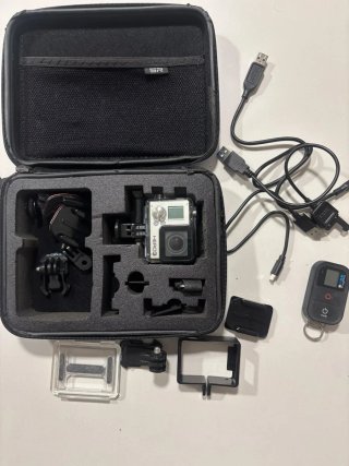 GoPro HERO3 + mando + accesorios + maletín