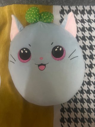 Cojín Peluche Gato Azul Claro Lazo Verde