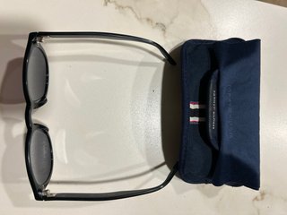 Gafas de sol Tommy Hilfiger negras