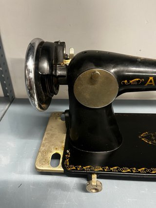 Antigua Máquina de Coser Alfa de Sobremesa