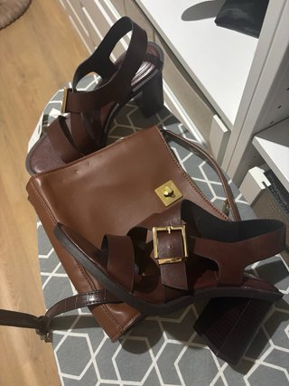 Bolso y sandalias Zara marrones