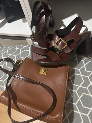 Bolso y sandalias Zara marrones
