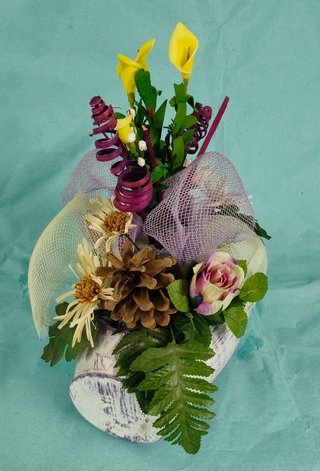 Centro de mesa con un diseño floral