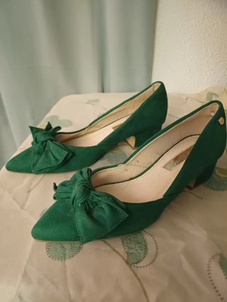 Zapatos de fiesta verdes con lazo