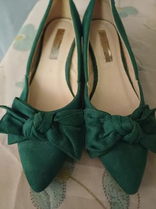 Zapatos de fiesta verdes con lazo