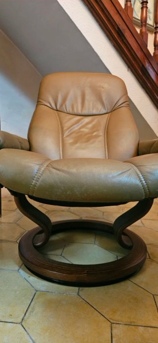 Sillón Ekornes Stressless de piel con base madera
