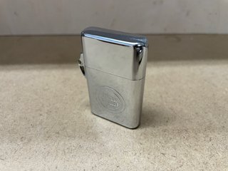 Lote 4 Zippo y pitillera metálica