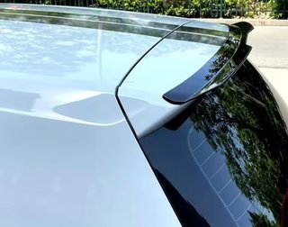 Alerón trasero de material ABS estilo cola de pato