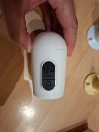 Cámara Arlo R-NZ con Placa Solar y Hub