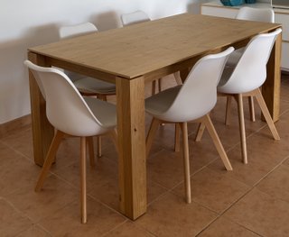 Mesa Roble Natural + 6 Sillas Blancas KENAY