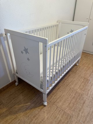 Cuna colecho blanca con estrellas y osito