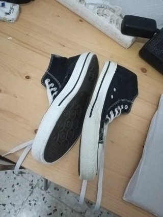 Zapatillas Comber Negras y Blancas Talla 43.