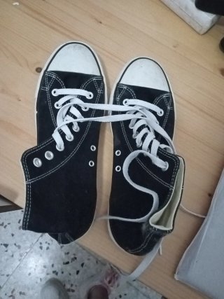 Zapatillas Comber Negras y Blancas Talla 43.