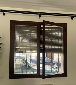 Ventanas y puerta corredera aluminio nogal