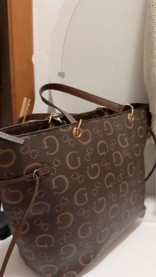 Bolso Guess Marrón Monogram